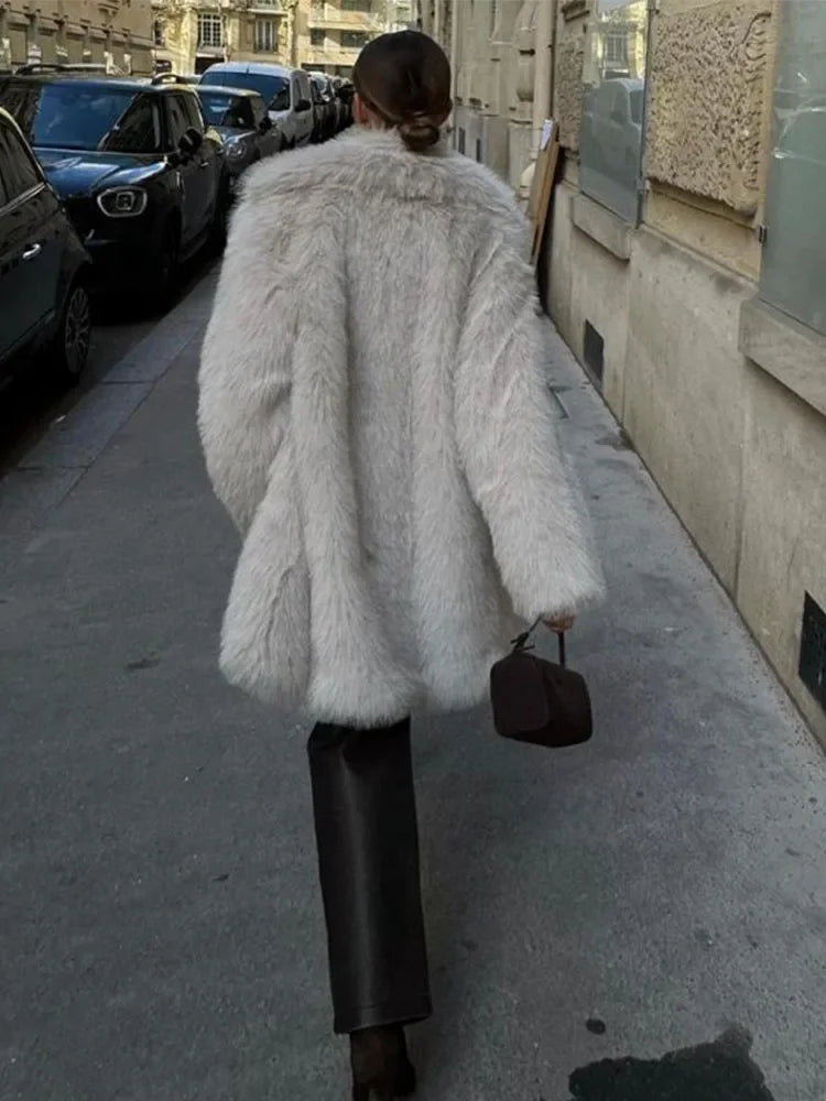 Manteau court en fausse fourrure "La Parisienne"