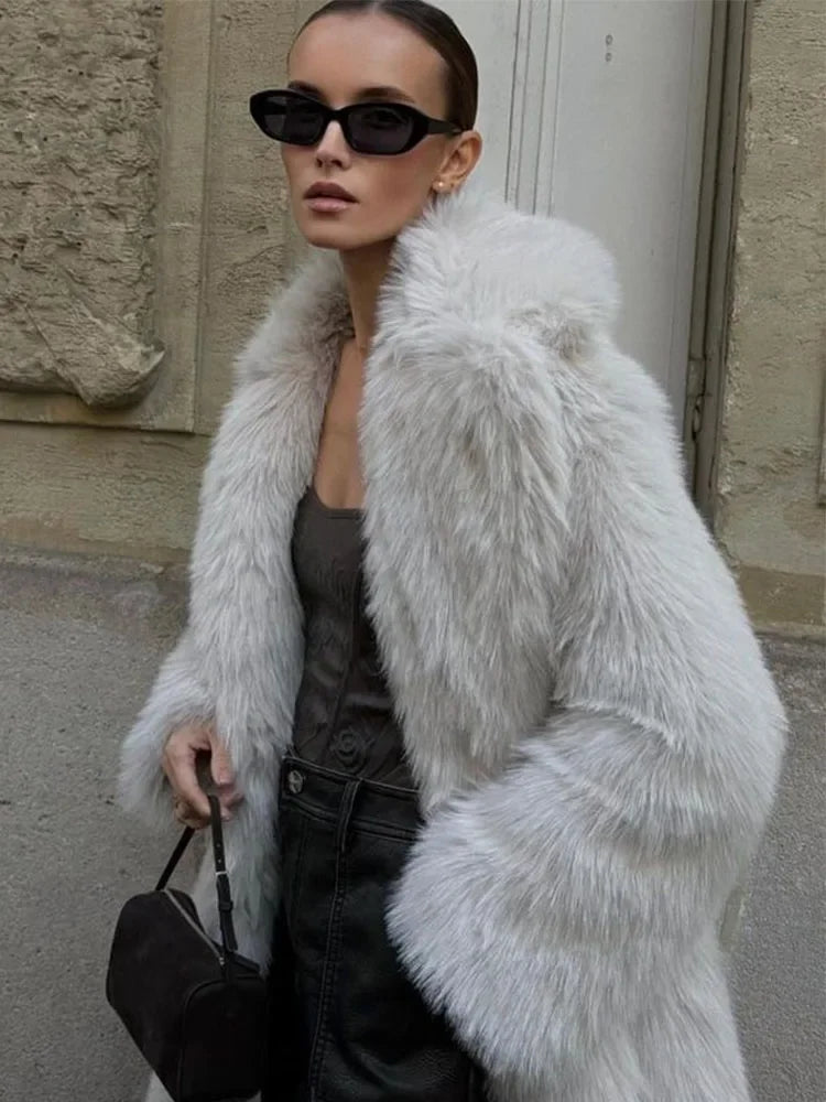 Manteau court en fausse fourrure "La Parisienne"