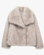 Veste courte en fausse fourrure grise