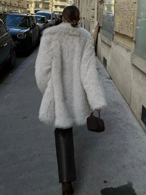 Manteau court en fausse fourrure "La Parisienne"