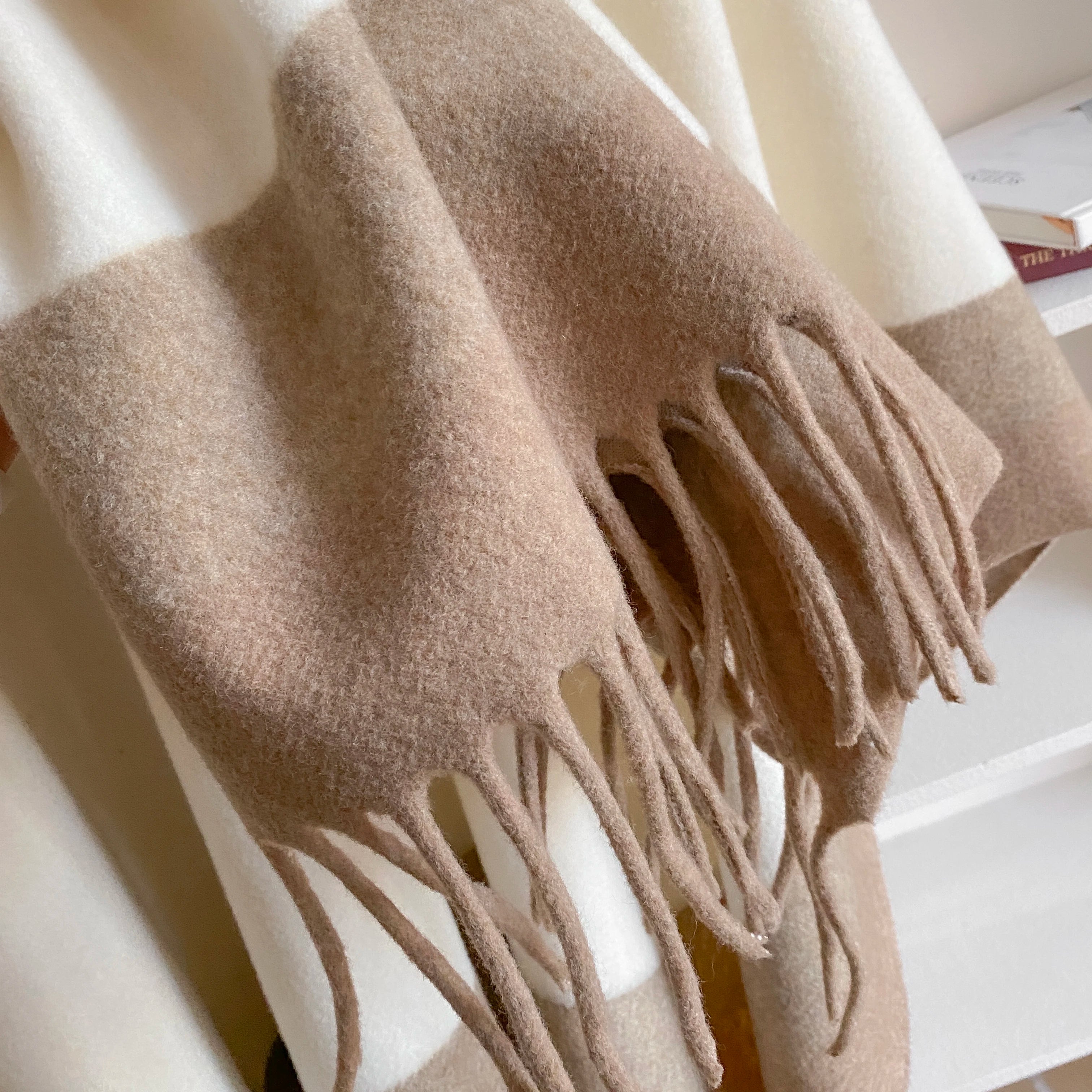 Poncho à carreaux effet cachemire – Blanc