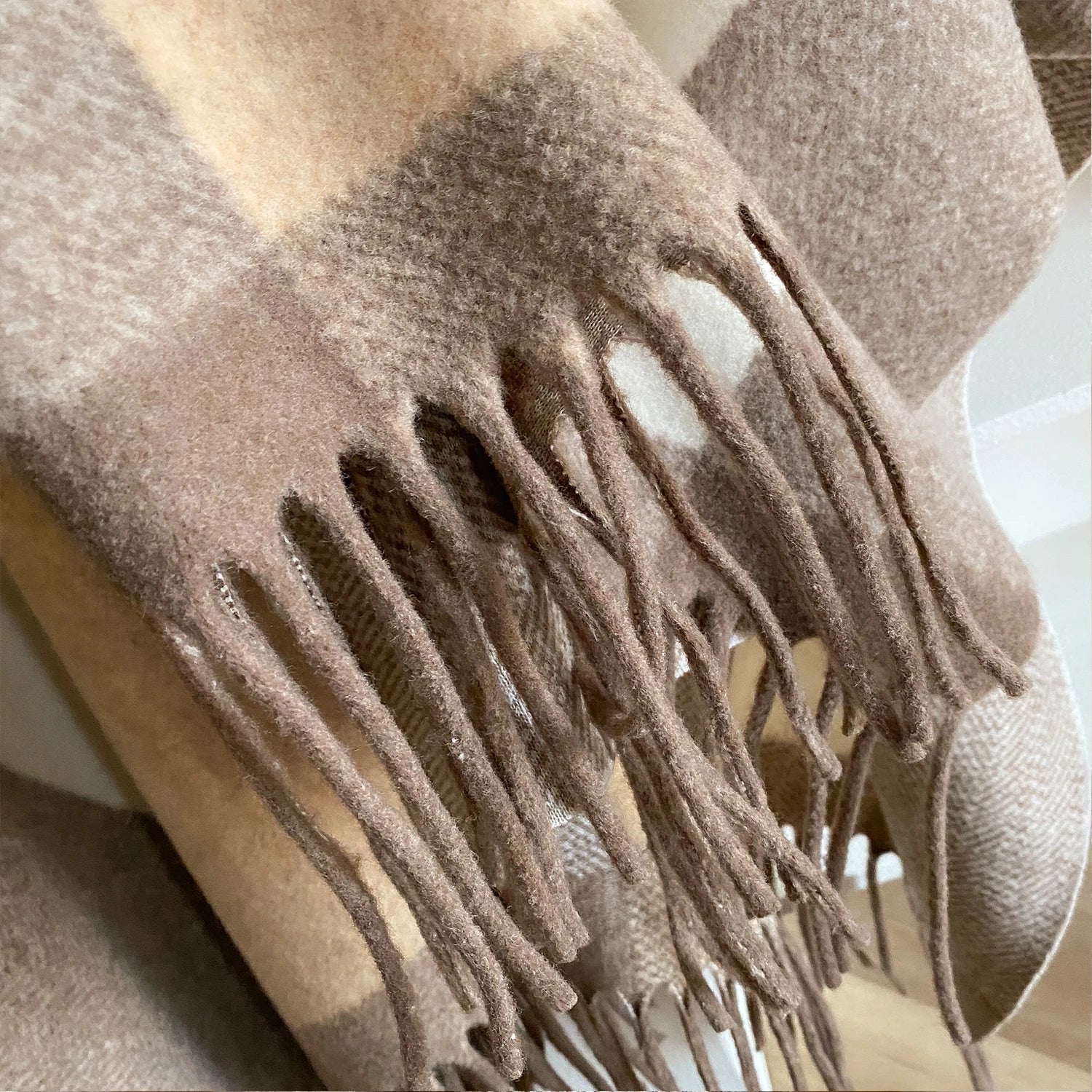 Poncho à carreaux effet cachemire – Marron clair